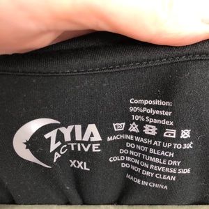 Black Zyia pocket t shirt